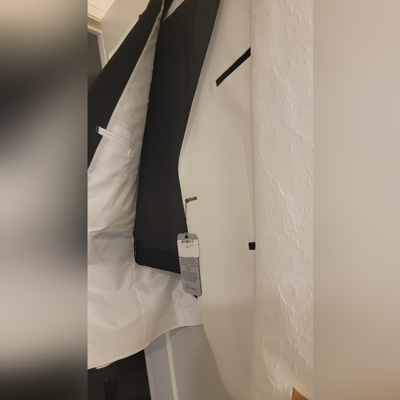 Elegant White and Black Men's Blazer - Picture 7 of 10
